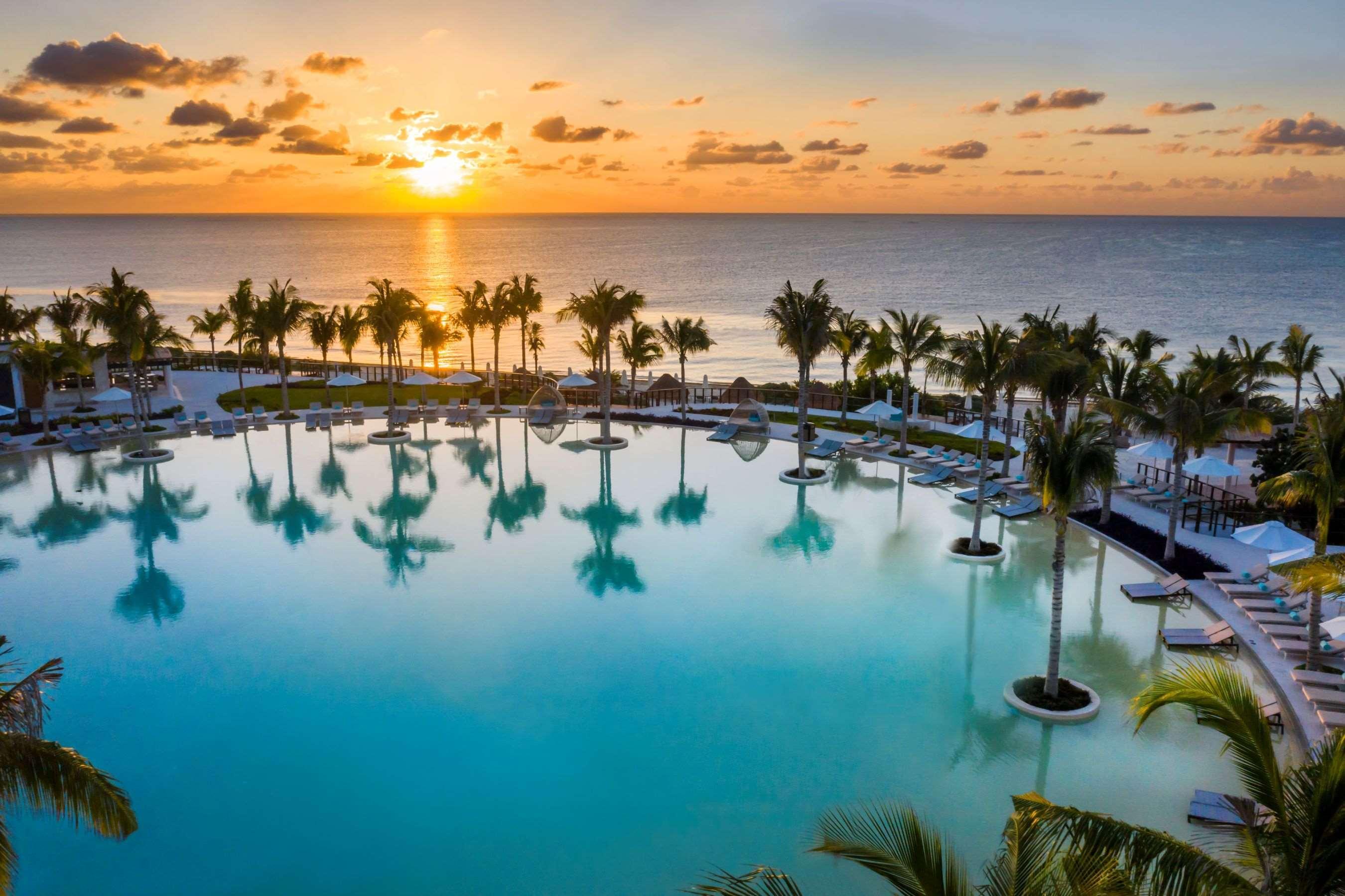 Haven Riviera Cancun (Adults Only) Alfredo V. Bonfil Dış mekan fotoğraf Sunset at the Hard Rock Hotel in Cancun