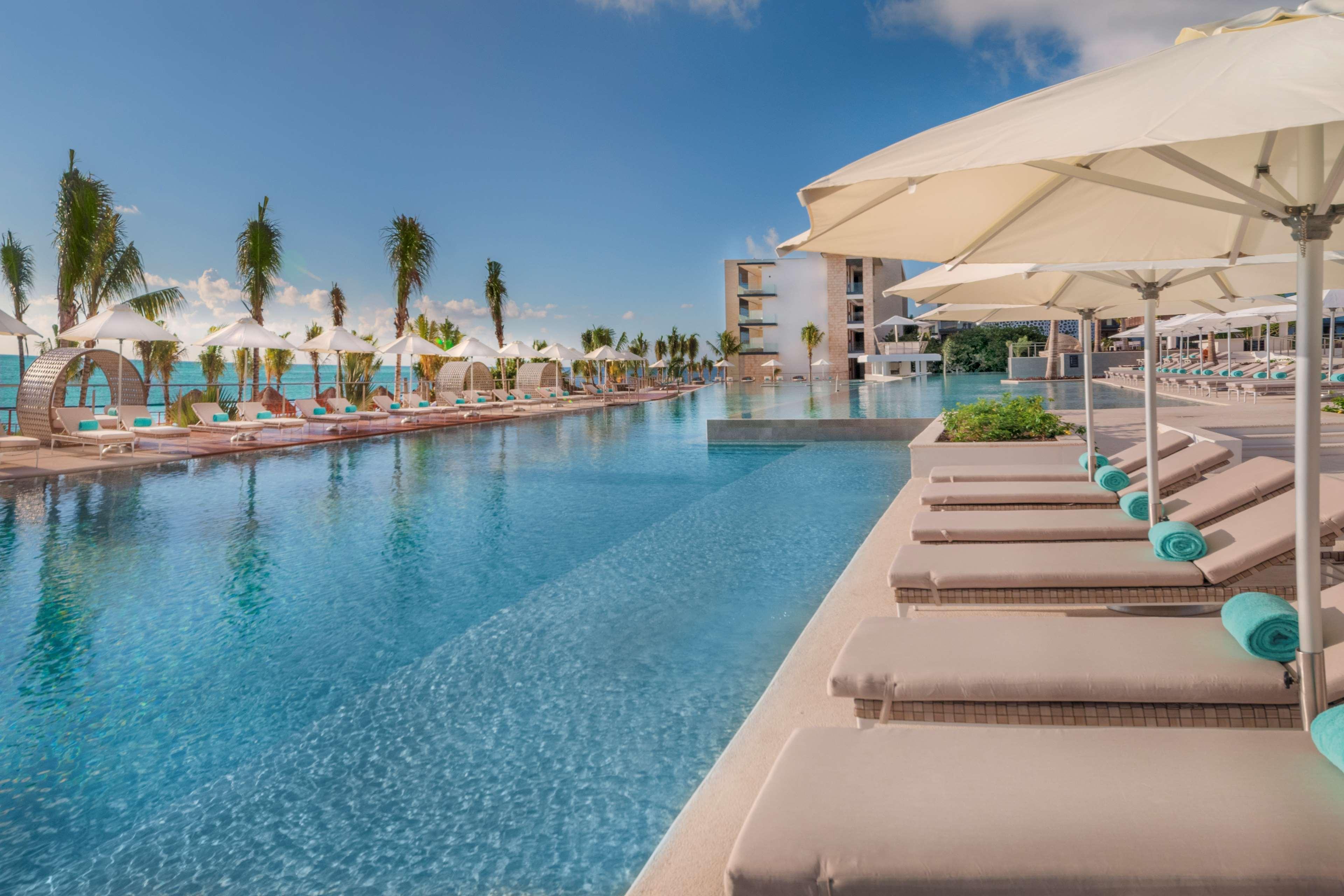 Haven Riviera Cancun (Adults Only) Alfredo V. Bonfil Dış mekan fotoğraf The pool at the Hilton Cancun Resort