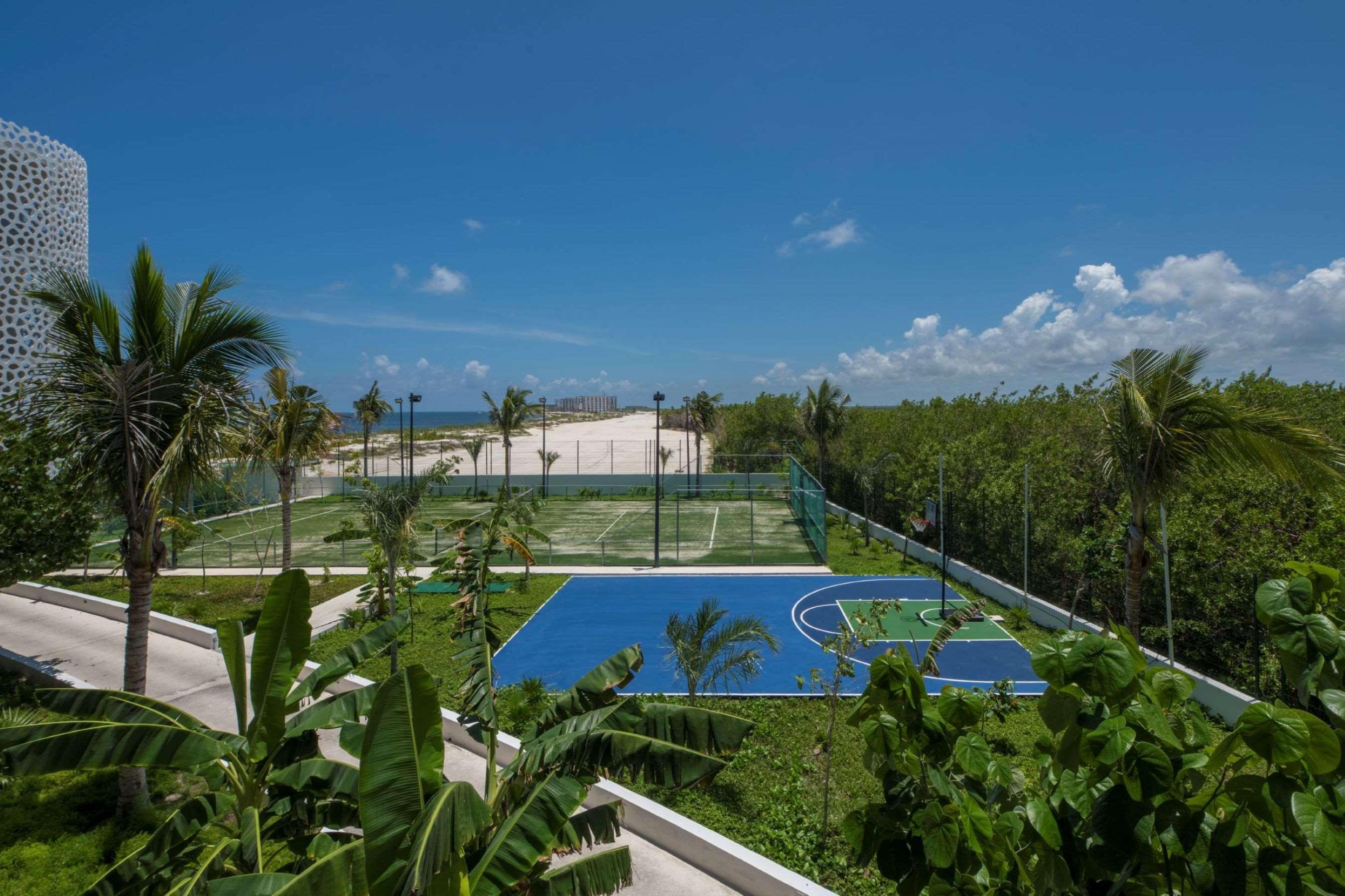Haven Riviera Cancun (Adults Only) Alfredo V. Bonfil Dış mekan fotoğraf Tennis and basketball courts
