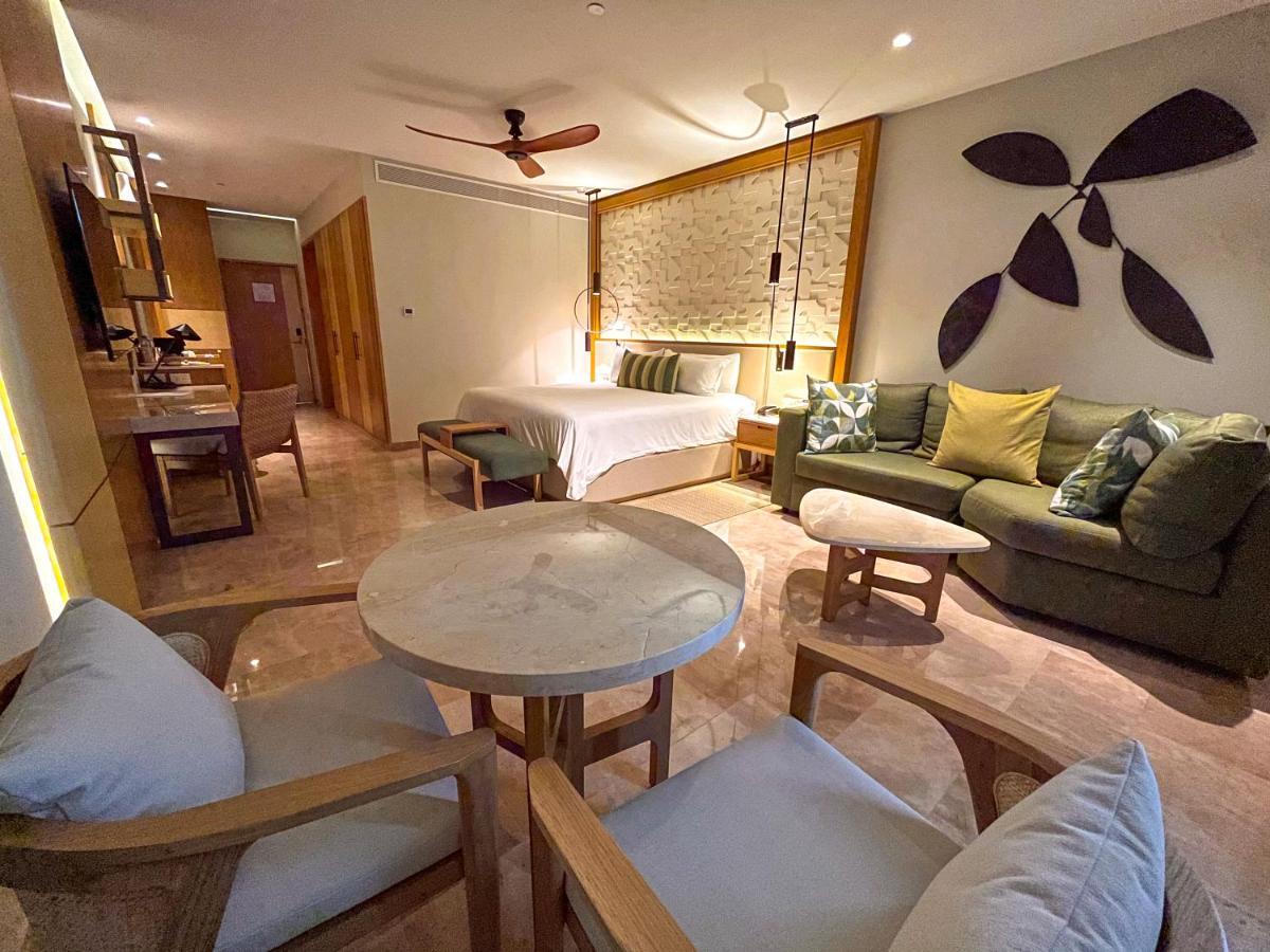 Haven Riviera Cancun (Adults Only) Alfredo V. Bonfil Dış mekan fotoğraf A suite at the resort