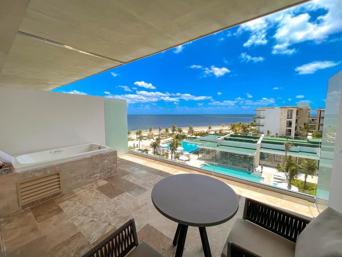 Haven Riviera Cancun (Adults Only) Alfredo V. Bonfil Dış mekan fotoğraf Oceanfront view from a suite at the Grand at Moon Palace
