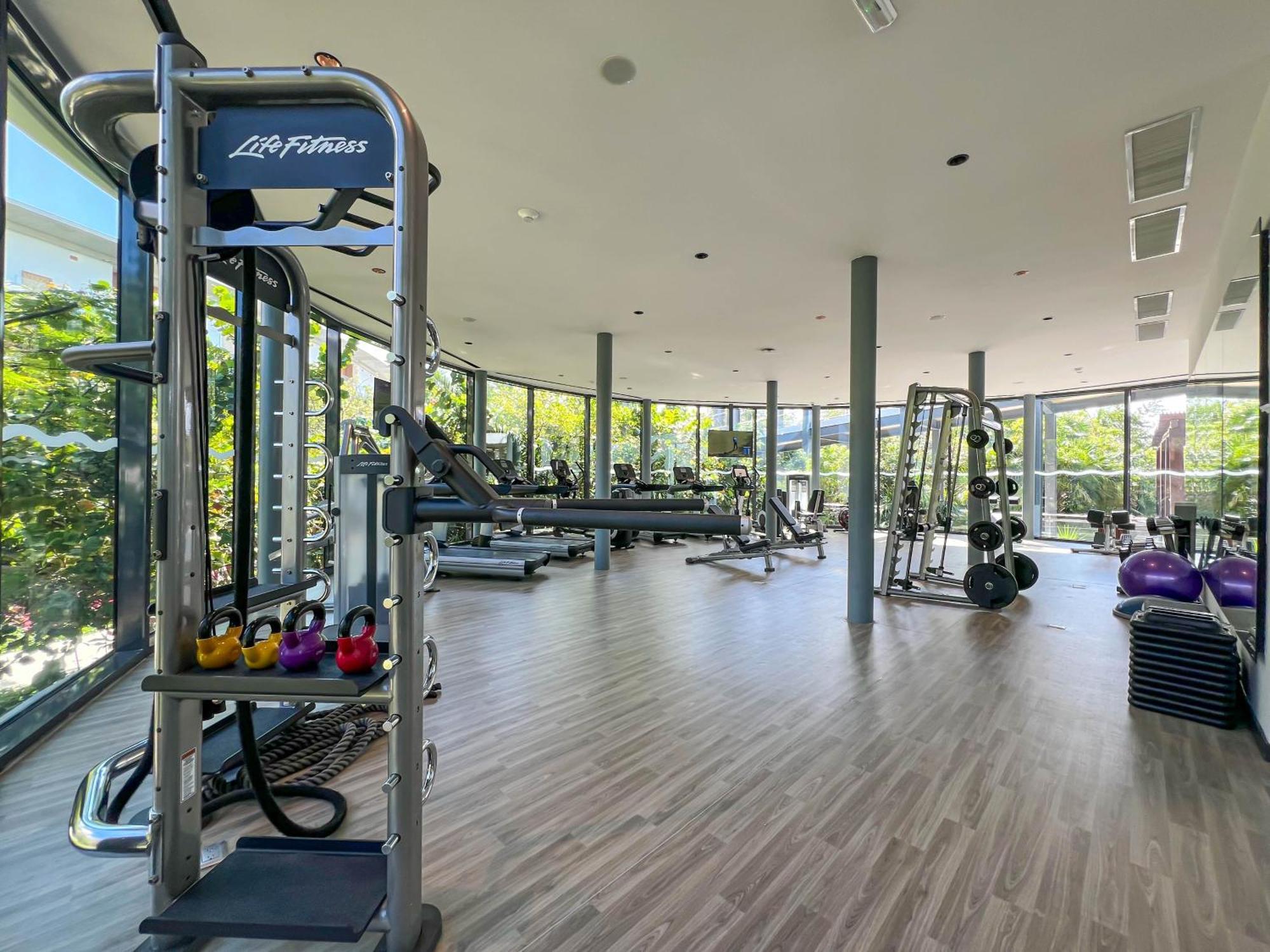 Haven Riviera Cancun (Adults Only) Alfredo V. Bonfil Dış mekan fotoğraf Life Fitness gym at the 10th floor of the hotel