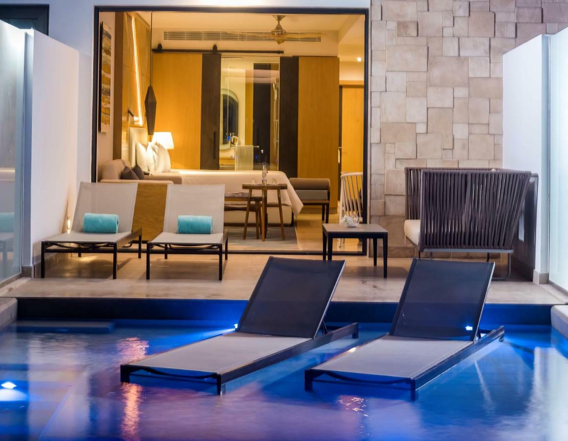 Haven Riviera Cancun (Adults Only) Alfredo V. Bonfil Dış mekan fotoğraf A pool villa at the hotel